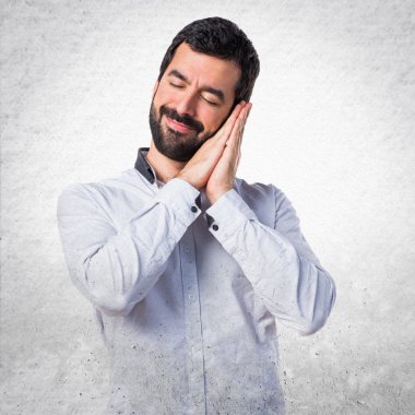 Uyku jest yapan erkek