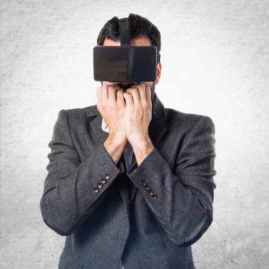 VR gözlükle korkmuş bir adamım