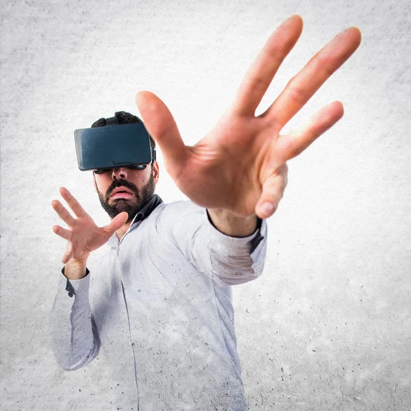 Bange man met Vr-bril — Stockfoto