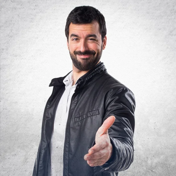 Erkek deri ceket bir anlaşma ile