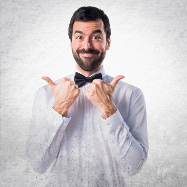 Garson başparmak ile