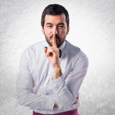 Garson yapım sessizlik jest