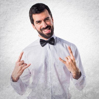 Garson boynuz jest yapma