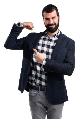 Adam güçlü bir jest yapma