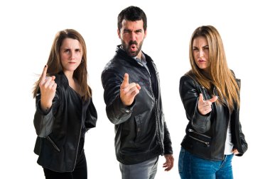 İzole beyaz zemin üzerinde üç arkadaş