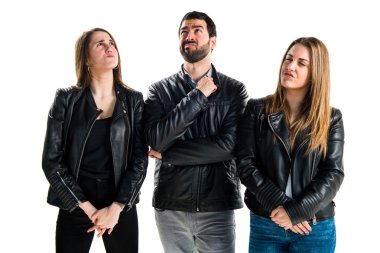 İzole beyaz zemin üzerinde üç arkadaş