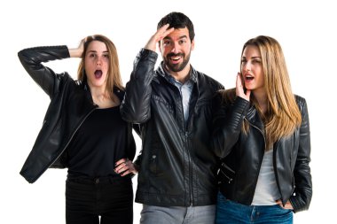 İzole beyaz zemin üzerinde üç arkadaş