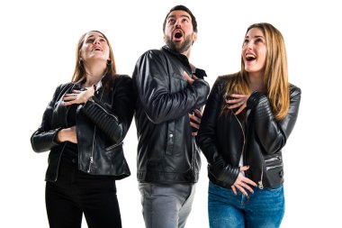 İzole beyaz zemin üzerinde üç arkadaş