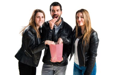 İzole beyaz zemin üzerinde üç arkadaş