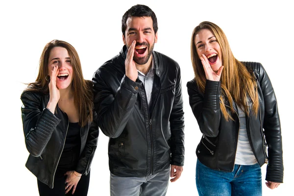 İzole beyaz zemin üzerinde üç arkadaş