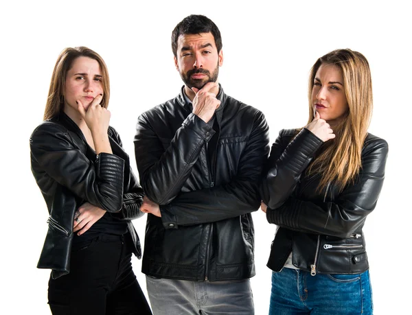 İzole beyaz zemin üzerinde üç arkadaş