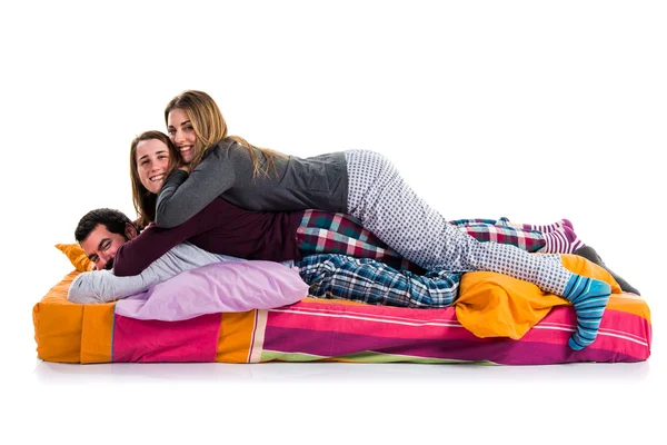 Drei Freunde auf einem Bett — Stockfoto