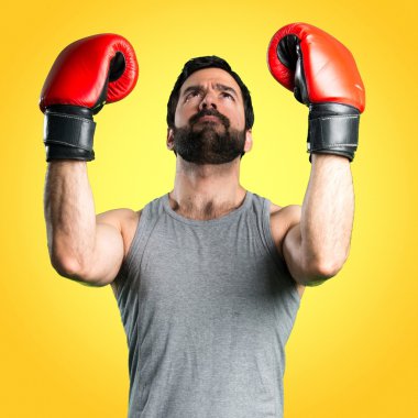 Boks eldivenleri ile sportman