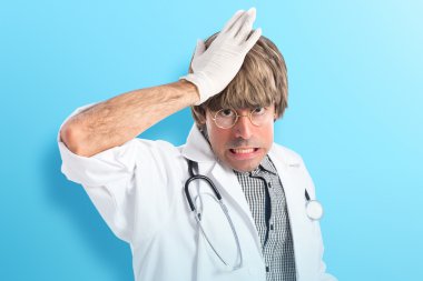 Sürpriz jest yapıyor doktor