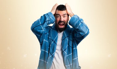 sabahlık sinirli adam