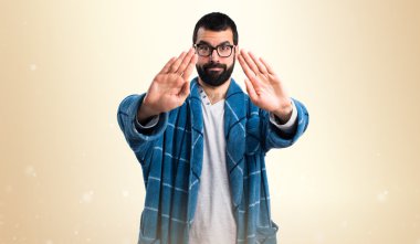 Erkekte sabahlık dur işareti yapmak