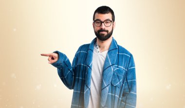 Sabahlık lateral için işaret eden adam