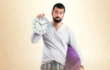 Adam saat tutan pijama