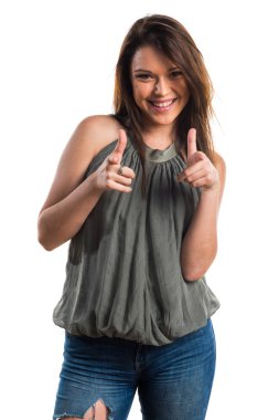 Genç kız öne işaret