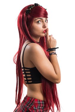 İzole beyaz kağıt üzerine genç kız