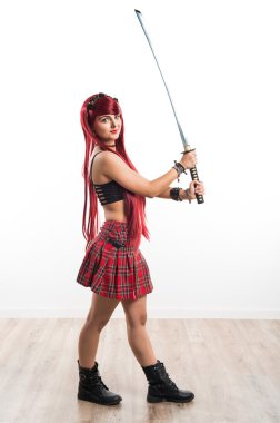 İzole beyaz kağıt üzerine genç kız