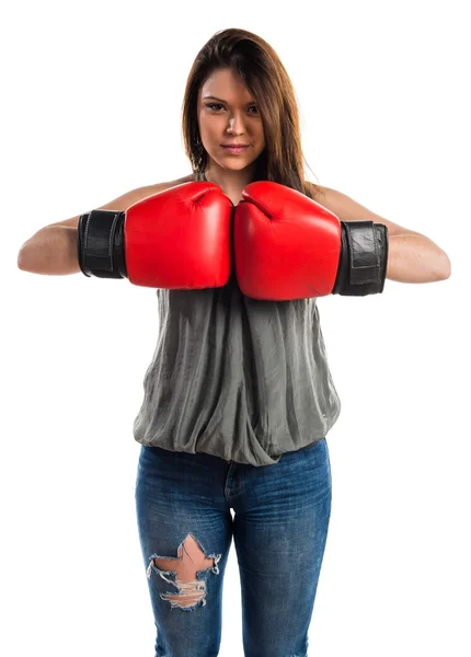 Chica joven con guantes de boxeo — Foto de Stock