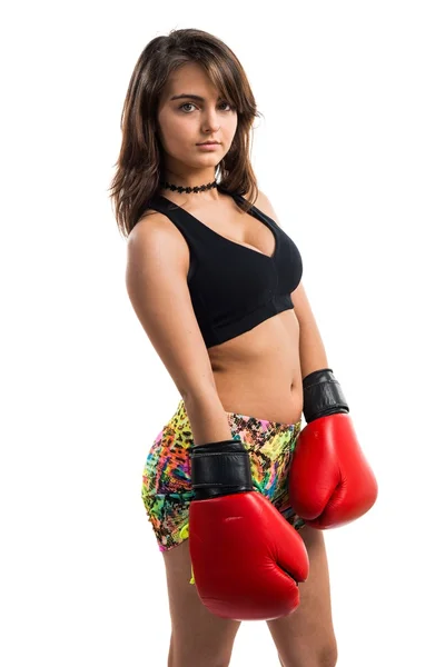 Jong meisje met bokshandschoenen — Stockfoto