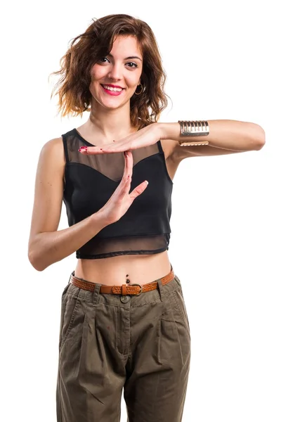 Menina bonita fazendo tempo fora gesto — Fotografia de Stock