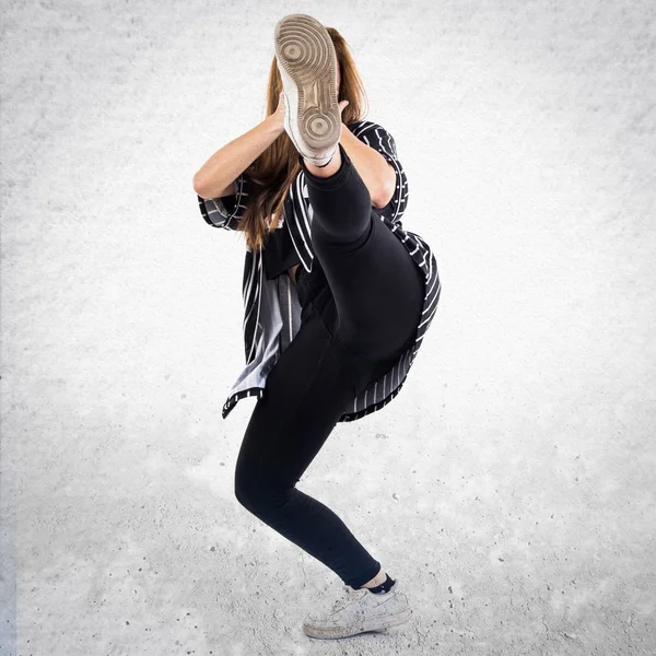Mujer bailando sobre fondo aislado — Foto de Stock