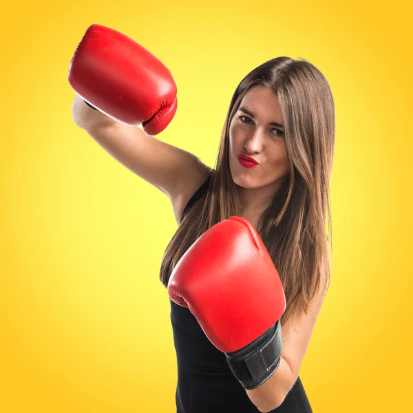 Chica con guantes de boxeo — Foto de Stock