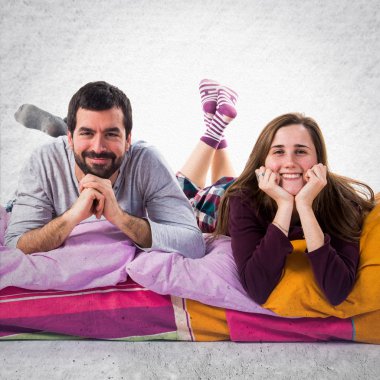 Bir yatakta üç arkadaş