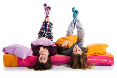 Kız yatakta izole arka plan üzerinde