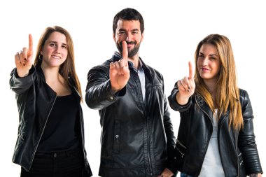 Üç arkadaş bir sayma