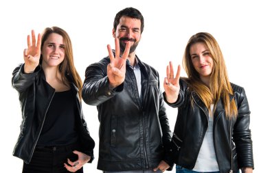 Üç arkadaş üç sayım