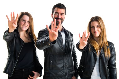 Üç arkadaş dört sayma