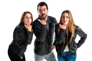 İnsanlar bir öpücük gönderme