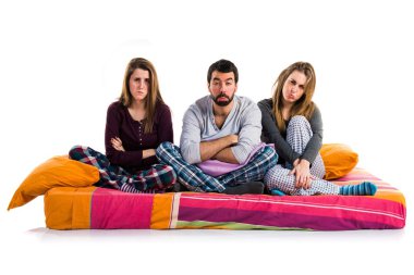 Üzgün arkadaş yatakta