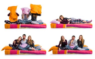 Bir yatakta üç arkadaş