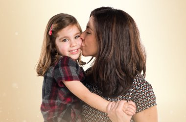 Anne burada kızı ile