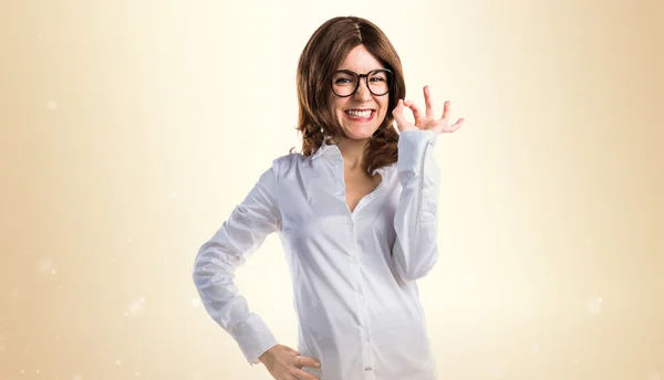 Estudiante chica haciendo OK signo —  Fotos de Stock