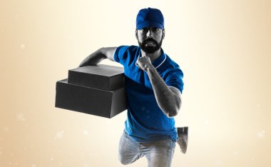 Hızlı çalışan teslimatçı