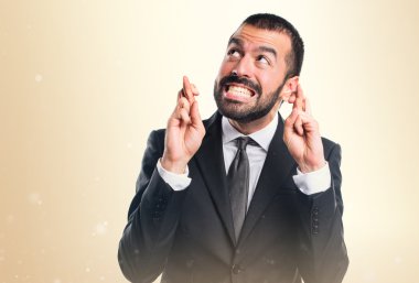 İşadamı parmaklarıyla geçiş