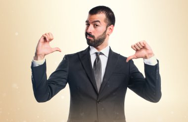 Adam kendisiyle gurur