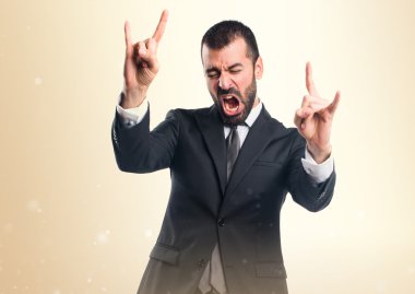 İşadamı boynuz jest yapma