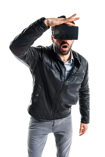 Mann mit VR-Brille — Stockfoto