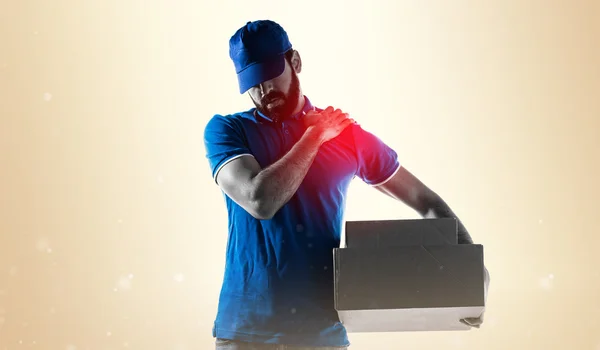 Teslimatçı omuz ağrısı ile