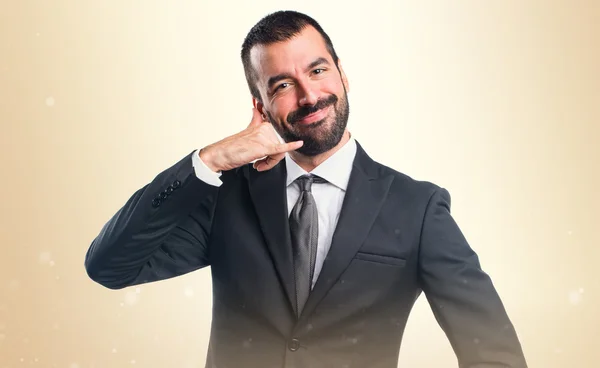 Empresario haciendo gesto telefónico — Foto de Stock