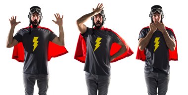 Süper kahraman sürpriz jest yapıyor