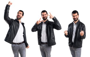 Erkek deri ceket zafer jest yapıyor ile