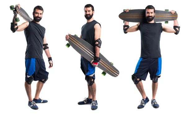 Patinador con su longboard — Foto de Stock